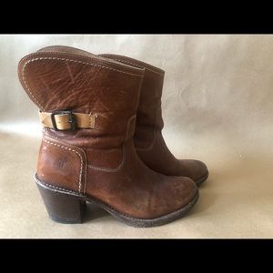 Classic women’s Frye Bootie
